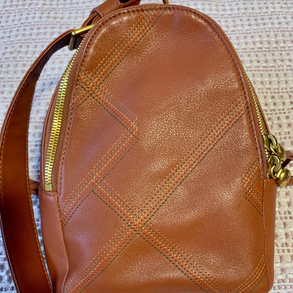HOBO Fern Sling in Pebbled Leather-Rust